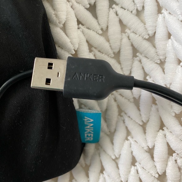 ANKER portable charger - Picture 3 of 12